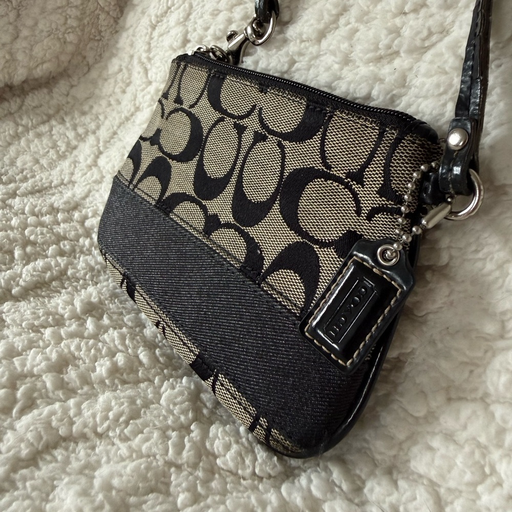 Vintage Coach Signature Monogrammed Wristlet in Black Cs Canvas & Black Leather - Picture 3 of 12
